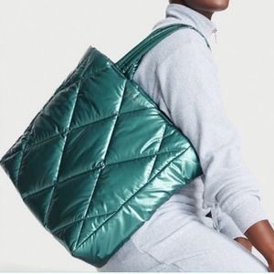 Victoria’s Secret. 2022 Puffer tote